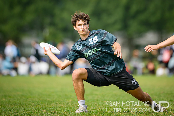 Highlights: pool play at USAU D-I College Championships