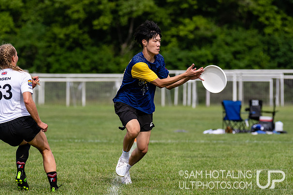 Fireflies vs Reading Ultimate in pool play at World Ultimate Club Championships
