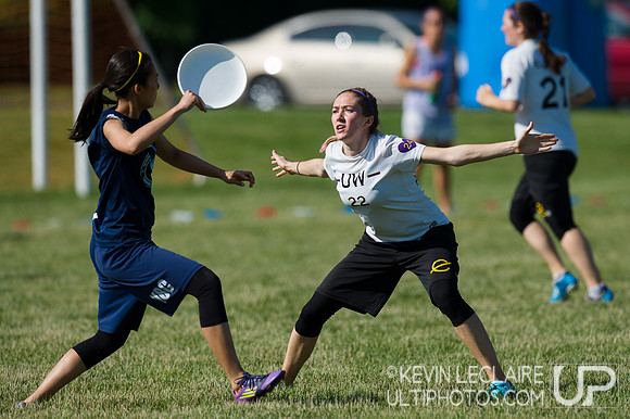 2014 USAU D-I College Champs Sunday Qtrs Action