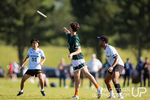 Saturday full coverage from USAU D-I College Championships, Western Washington vs Massachusetts
