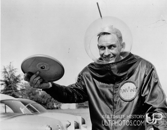 Walter "Fred" Morrison, Frisbee inventor, promoting his Pluto Platters, 1983