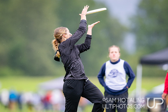 Bracket play on Sunday at DiscNW Spring Reign