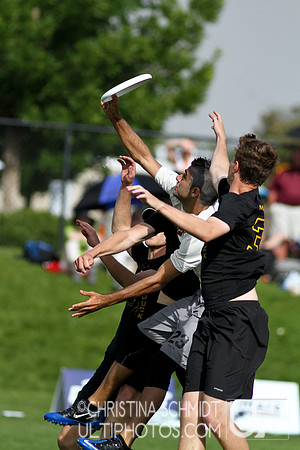 2012 USAU D-I College Championships Saturday Action
