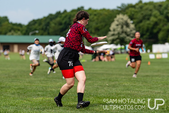 Chicago Nemesis vs Swampybarg in pool play at World Ultimate Club Championships