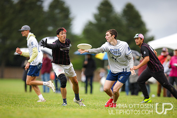 Saturday full coverage from USAU D-IIII College Championships, Pool Play Round 1: Claremont vs Richmond