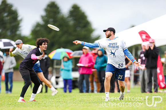 Saturday full coverage from USAU D-IIII College Championships, Pool Play Round 1: Claremont vs Richmond