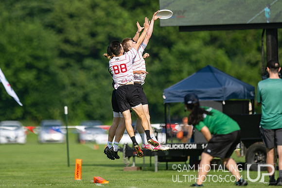 Clapham Ultimate vs Melbourne Ellipsis in pool play at World Ultimate Club Championships