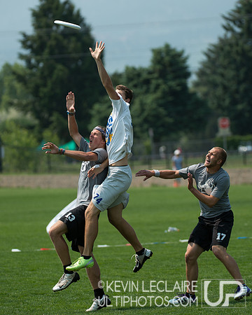 2012 USAU D-I College Championships Saturday Action