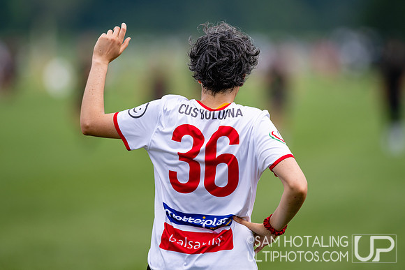CUSB Shout vs Stella in pool play at World Ultimate Club Championships