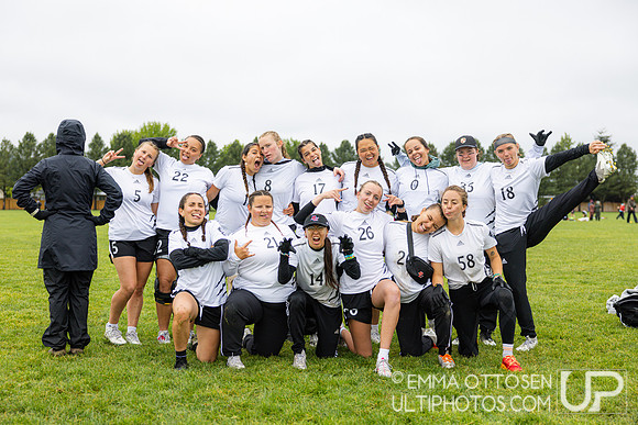Davenport Panthers (W) Team Photo - USAU D-III College Championships