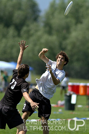 2012 USAU D-I College Championships Friday Round 1 Action