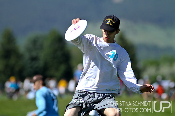 2012 USAU D-I College Championships Sunday Qtrs Action