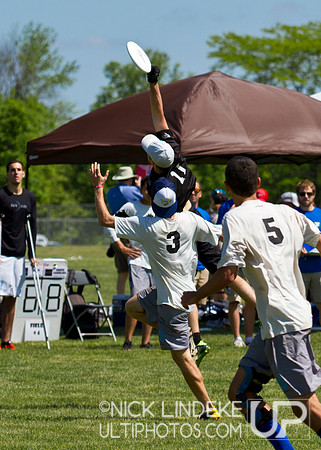 2014 USAU D-I College Champs Friday Action