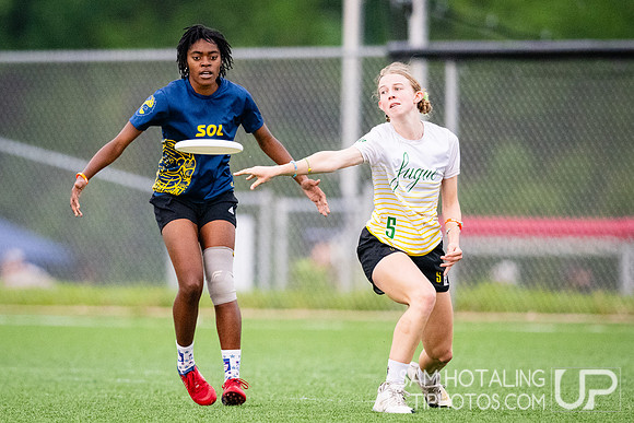 Women’s pool play at USAU DI College Championships