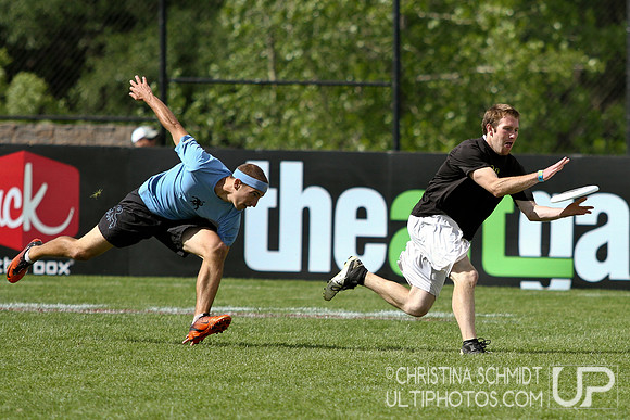 2012 USAU D-I College Championships Sunday Semis Action