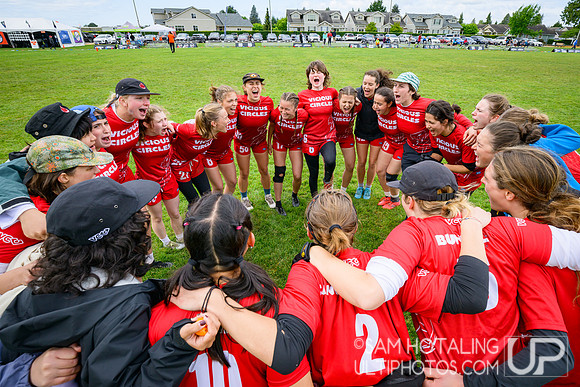 St. Olaf Vortex vs Wesleyan Vicious Circles in quarterfinals at USAU D-III College Championships