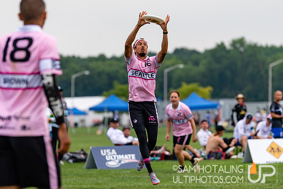 Buzz Bullets vs Seattle Sockeye in pool play at World Ultimate Club Championships