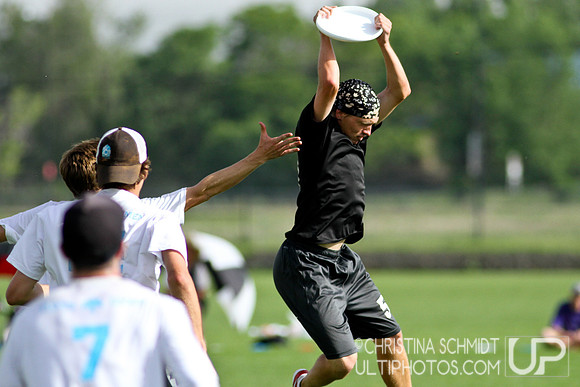 2012 USAU D-I College Championships Saturday Pre-Qtrs Action