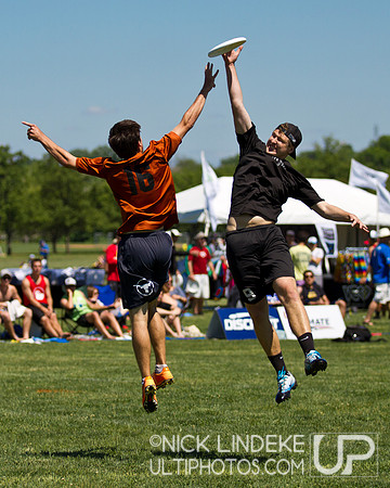 2014 USAU D-I College Champs Friday Action