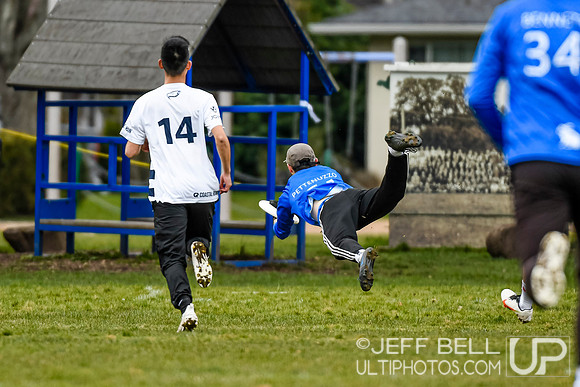 The ninth annual Douglas Bowl featuring UVIC and UBC Women’s and Open Ultimate teams.