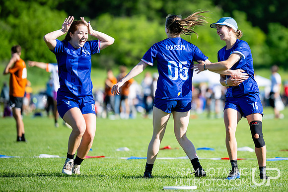 Women’s pool play at USAU DI College Championships
