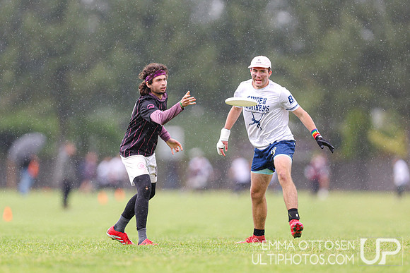 Saturday full coverage from USAU D-IIII College Championships, Pool Play Round 1: Claremont vs Richmond