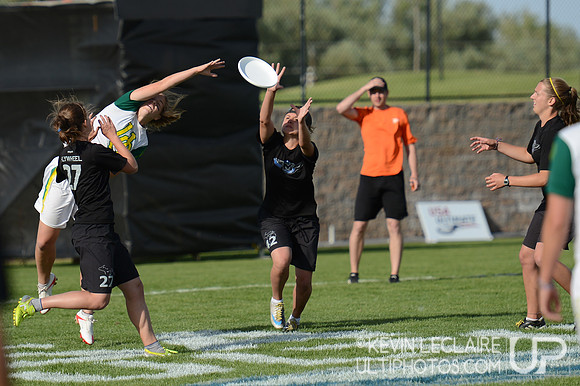2012 USAU D-I College Championships Sunday Action
