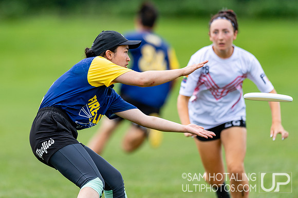 Fireflies vs Reading Ultimate in pool play at World Ultimate Club Championships