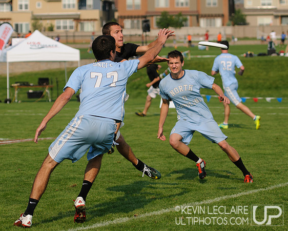 2012 USAU D-I College Championships Saturday Action