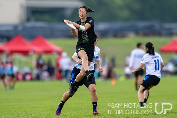 Blueberries vs Ellipsis in pool play at World Ultimate Club Championships