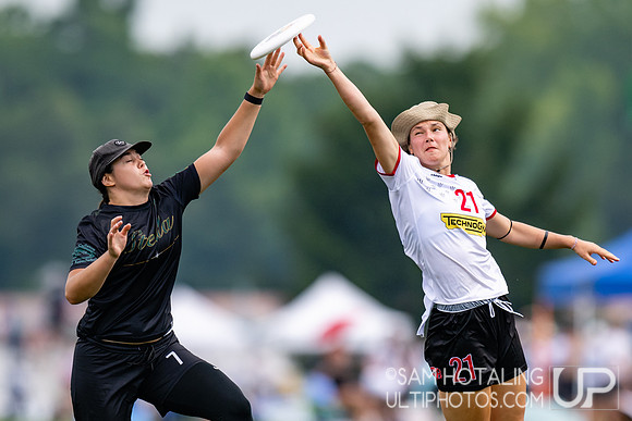 CUSB Shout vs Stella in pool play at World Ultimate Club Championships