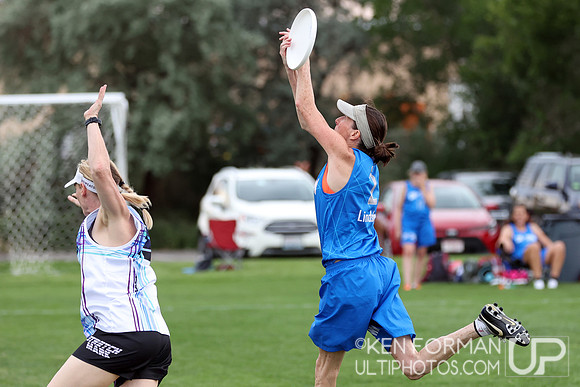 Stretch Mark v. Prime in Pool Play at the 2021 USAU Masters National Championships
