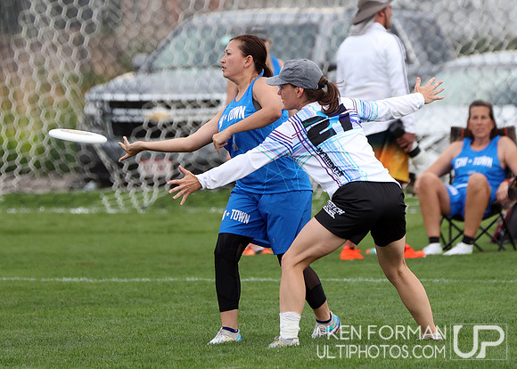Stretch Mark v. Prime in Pool Play at the 2021 USAU Masters National Championships