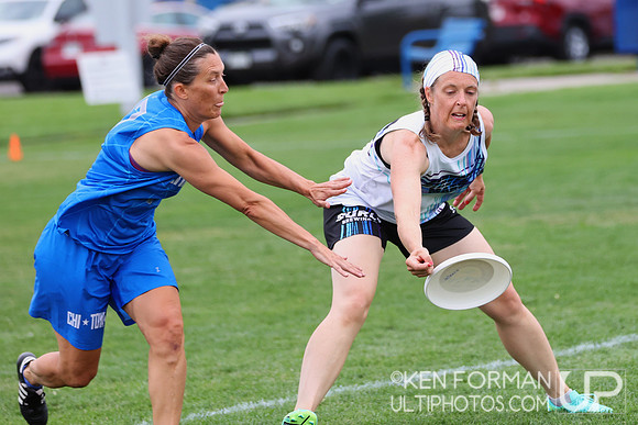 Stretch Mark v. Prime in Pool Play at the 2021 USAU Masters National Championships