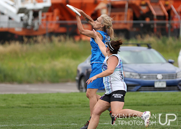Stretch Mark v. Prime in Pool Play at the 2021 USAU Masters National Championships