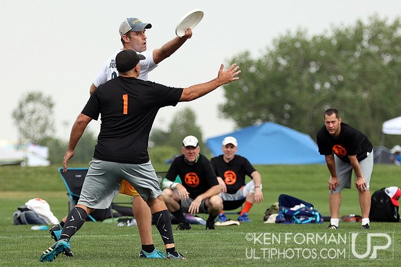 Endless Sunset v. Rust in Pool Play at the 2021 USAU Masters National Championships