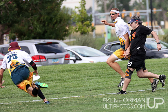 Endless Sunset v. Rust in Pool Play at the 2021 USAU Masters National Championships