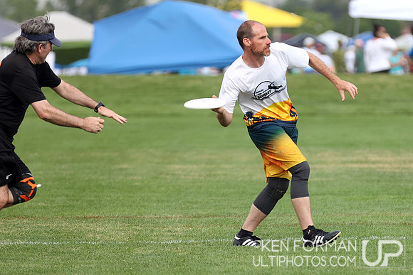 Endless Sunset v. Rust in Pool Play at the 2021 USAU Masters National Championships
