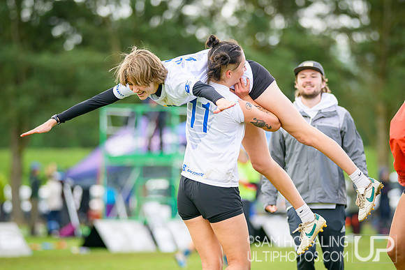 St. Olaf Vortex vs Wesleyan Vicious Circles in quarterfinals at USAU D-III College Championships