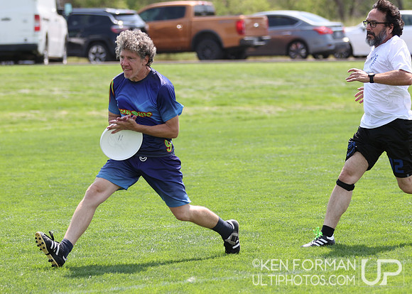 Chronic vs. OxyMoron in Pool Play at the 2021 USAU Masters National Championships
