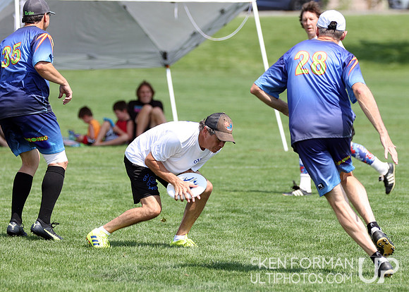 Chronic vs. OxyMoron in Pool Play at the 2021 USAU Masters National Championships