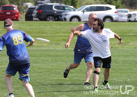Chronic vs. OxyMoron in Pool Play at the 2021 USAU Masters National Championships