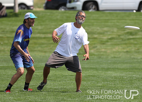 Chronic vs. OxyMoron in Pool Play at the 2021 USAU Masters National Championships