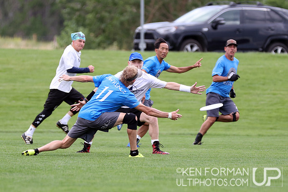 Relics vs. Age Against the Machine iin Pool Play at the 2021 USAU Masters National Championships