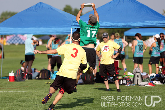 Eldors vs. GrandMaster Flash in Pool Play at the 2021 USAU Masters National Championships