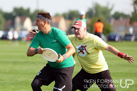 Eldors vs. GrandMaster Flash in Pool Play at the 2021 USAU Masters National Championships