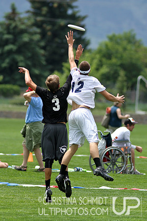 2012 USAU D-I College Championships Friday Round 3 Action