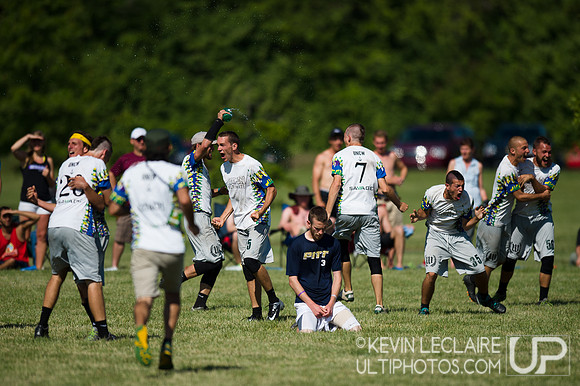 2014 USAU D-I College Champs Sunday Qtrs Action