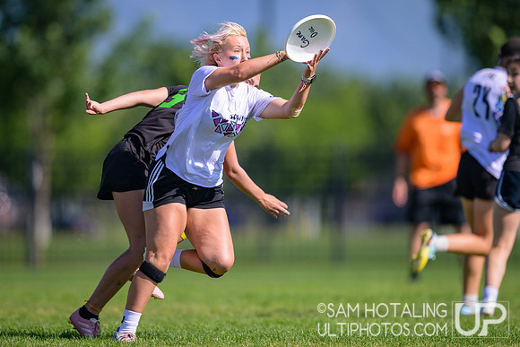 Roosevelt Rough Riders vs South Eugene in finals at High School National Invite