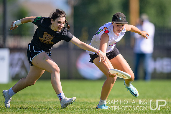Roosevelt Rough Riders vs South Eugene in finals at High School National Invite